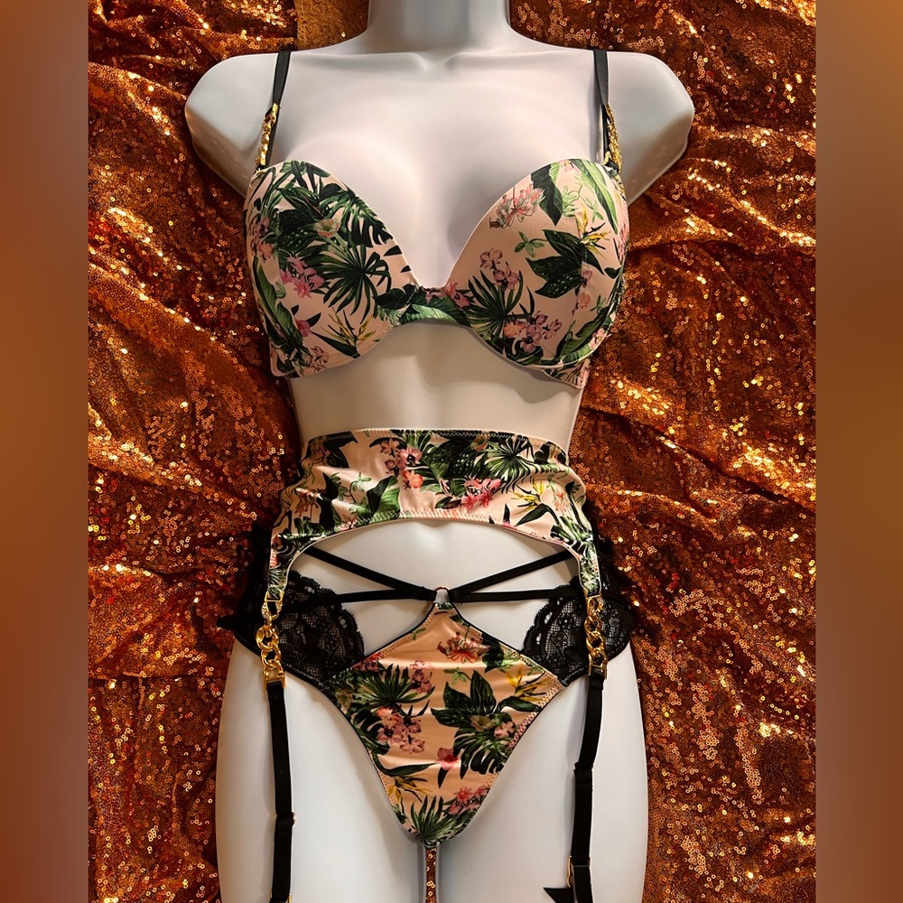 Victoria’s Secret 4 pc set. 34B, floral print, Size (M) garter, size M panties.